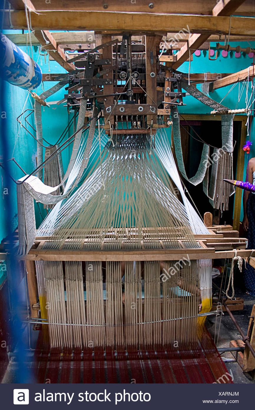 silk-handloom-weaving-XARNJM.jpg